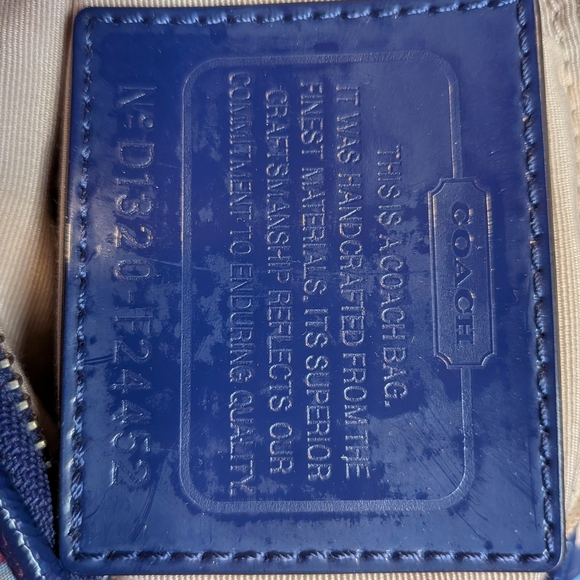 COACH ikat Signature C - Picture 7 of 9